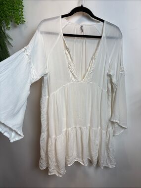 Raviya White Bohemian V-Neck Tunic with Lace Trim